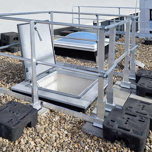 Barrial Umwehrung einer Lichtkuppel mit Dachzugang_dani alu GmbH